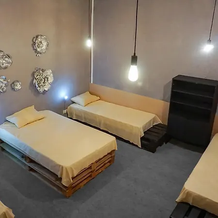Black Wood Hostel *