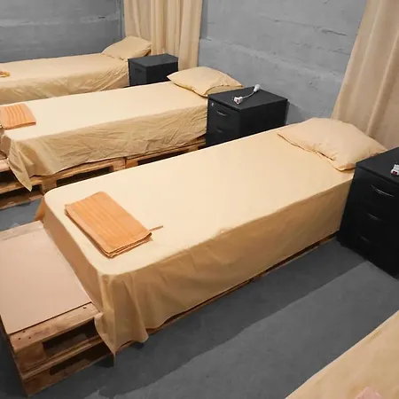 Black Wood Hostel *