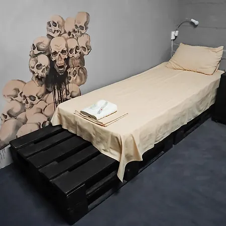 Black Wood Hostel *